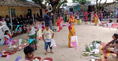 স্কুল মাঠে গ্রামীণ হাটে শিক্ষার্থীরাই ক্রেতা বিক্রেতা